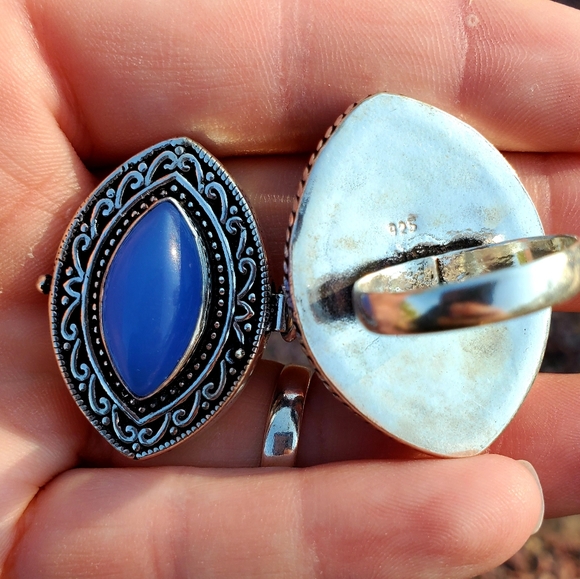 New Huge Chalcedony 925 Silver Poison Ring. - Picture 6 of 12